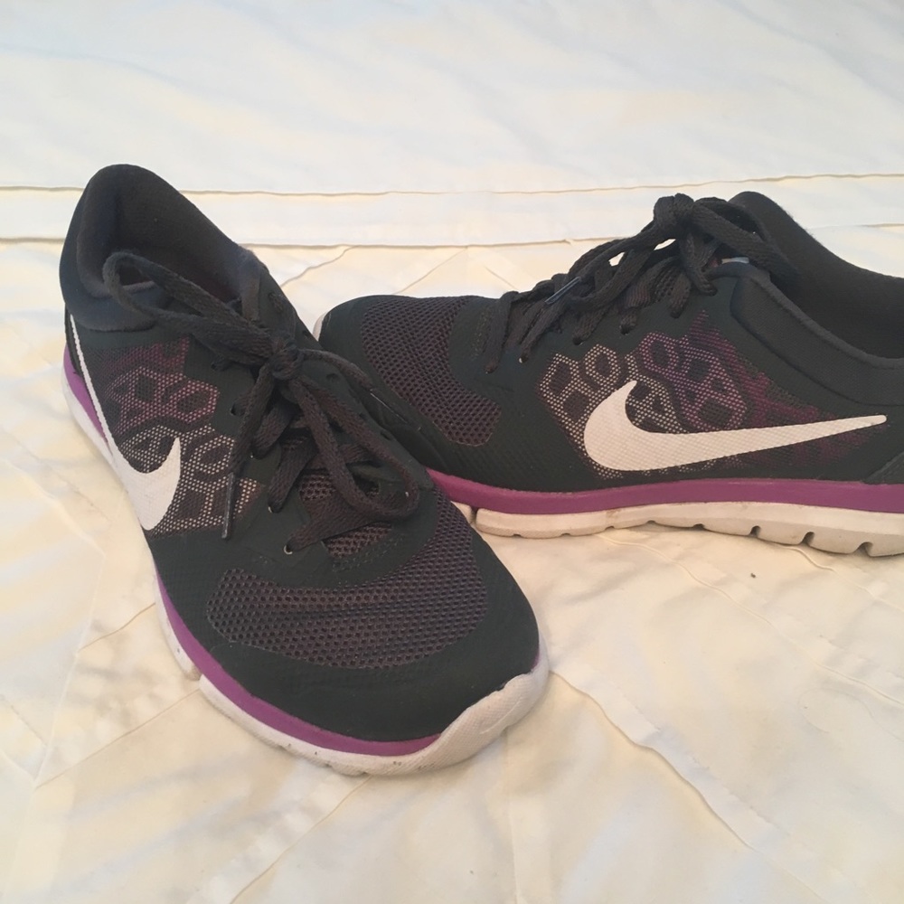 Nike tennis shoes